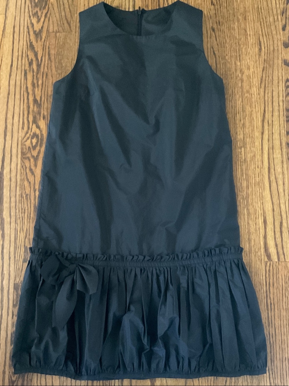 Classic Black Sleeveless Drop-Waist Dress with Bow